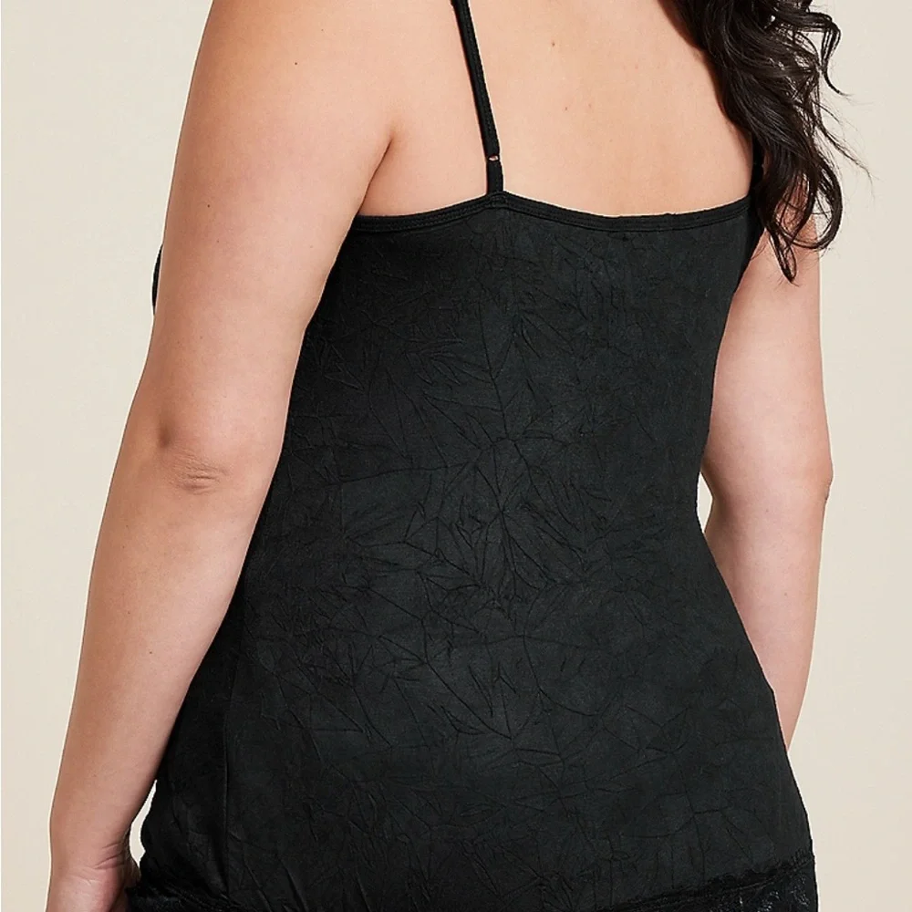 EUC Maurice’s Solid Black Lace Trim Crinkle Cami Tank Top Plus Size 3 22/23 3X